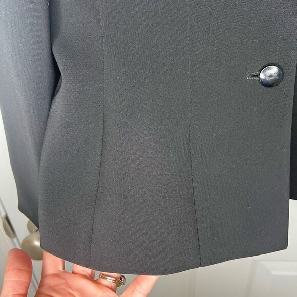 Tahari Arthur S Levine Women's Black Ruffle Collar Button Front Blazer Jacket 4P - Picture 5 of 13